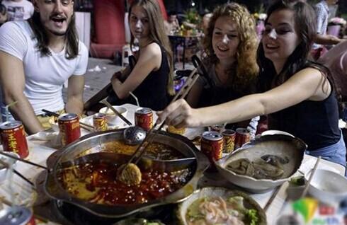 火鍋當(dāng)選國民美食，“她經(jīng)濟(jì)”成重頭戲|餐飲界
