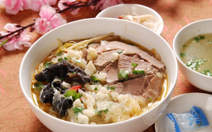 特色美食被“標(biāo)準(zhǔn)化”背后的思考：同質(zhì)化問(wèn)題怎么破？|餐飲界
