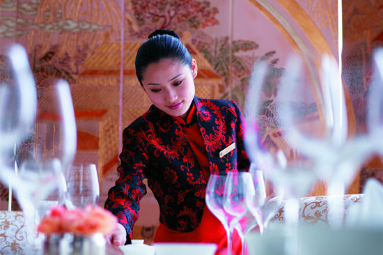 去一家餐廳用餐，你遇到過哪些尷尬的服務？|餐飲界