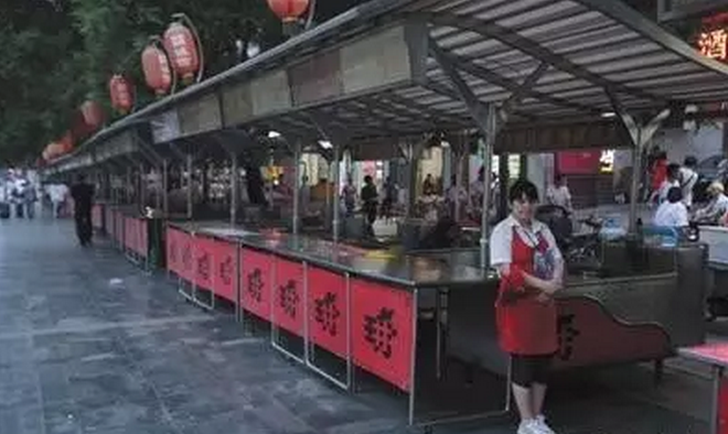 北京繁華商業(yè)區(qū)擠滿外地餐飲，老北京小吃全面萎縮