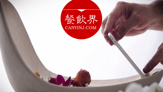 將餐盤打造成“拍照神器”，這家餐廳完成一次完美的社群營(yíng)銷！