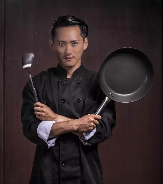 明明可以靠臉吃飯，卻做了豬手外賣，月流水做到20
