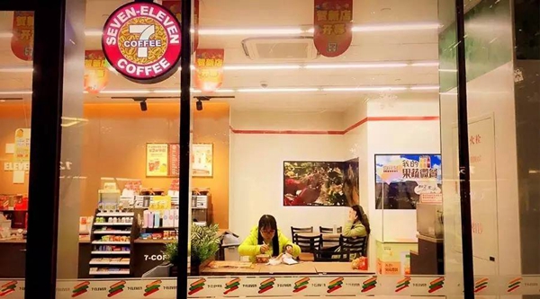 便利店紛紛跨界玩起餐飲，對餐飲企業(yè)是福還是禍？