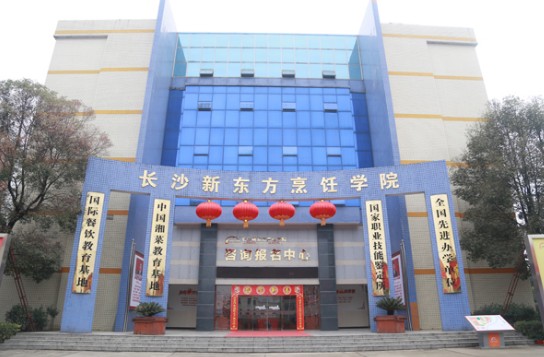 明星跨行餐飲業(yè)團(tuán)隊再添一員 金巧巧升級火鍋店老板|餐飲界