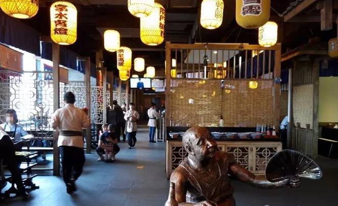 街邊店VS購物中心，火鍋品牌的玩法大不同!來看它們怎么做!