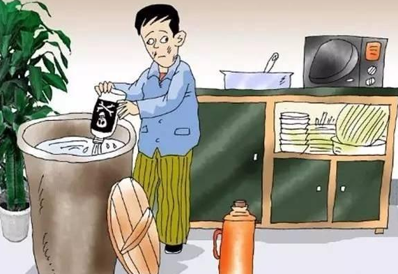 廚師不滿被辭退，向餐廳米酒缸投三瓶劇毒農(nóng)藥