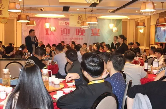 全國(guó)100位美食達(dá)人現(xiàn)場(chǎng)考察譚廚中山傳家菜，火爆朋友圈！