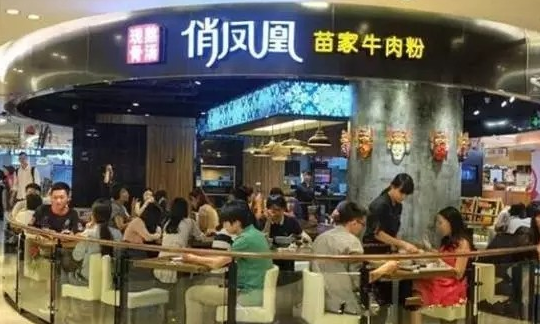 一年100萬碗米粉，日翻臺(tái)22.9次，俏鳳凰坪效是麥當(dāng)勞2倍|餐飲界