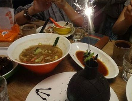點(diǎn)了道餐廳特色“地雷菜” 誰(shuí)知上桌真“炸”了，燙傷顧客