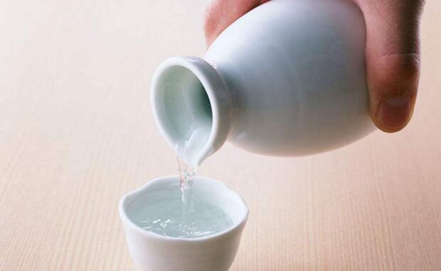 食客點(diǎn)了酒水后2人死亡，火鍋店老板被捕