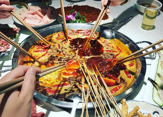 敢去紐約時代廣場秀肌肉，這個四川火鍋憑什么？