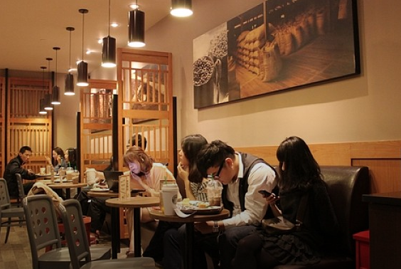 光中國同店銷售就增了 7%，星巴克重申全球開 12000 家新店的小目標|餐飲界
