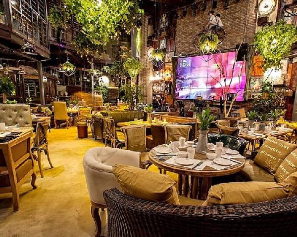 開便利店、書店、花店、家具店……餐飲老板開始跨界！