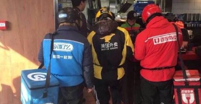 美團負面纏身成餓了么融資前奏曲：外賣大戰(zhàn)要終結？