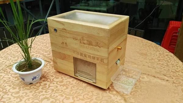 這家粥店竟然把碾米機(jī)搬上了餐桌！并成功吸引了美女網(wǎng)紅關(guān)注！|餐飲界