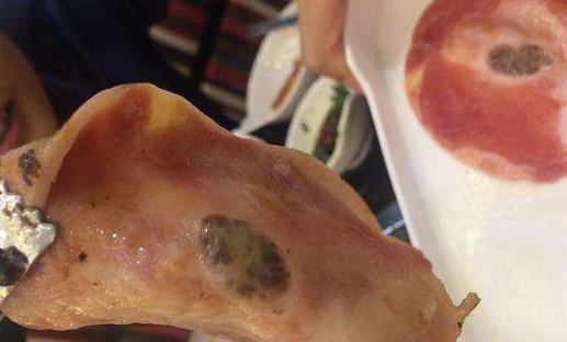 顧客在?？趷凵锌筒蛷d吃到“惡心”烤肉？商家回應(yīng)：是積血肉