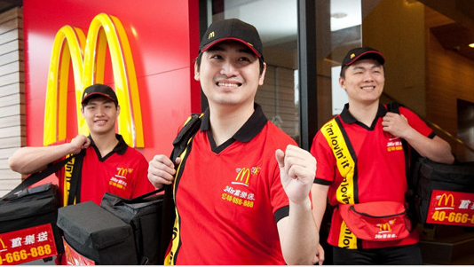與 UberEats 合作，四分之一的美國(guó)麥當(dāng)勞餐廳月底都能送外賣了