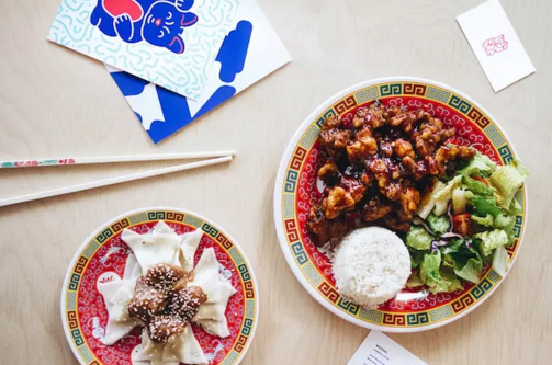 加拿大這間亞洲簡(jiǎn)餐店，設(shè)計(jì)靈感來(lái)自招財(cái)貓