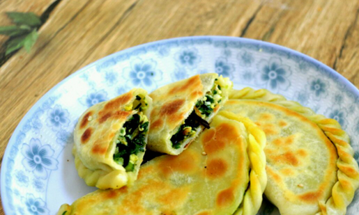 菜館吃韭菜盒子硌掉一塊牙 誰該擔責？