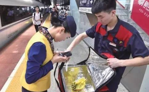 不爭外賣競價(jià)排名，利用這種操作，吸引了10多萬的忠實(shí)粉絲