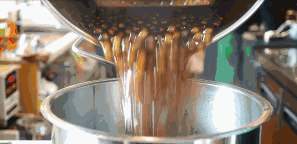 一杯奶茶=8罐紅牛！你們愛(ài)喝的COCO、貢茶等暢銷奶茶，還敢喝嗎？