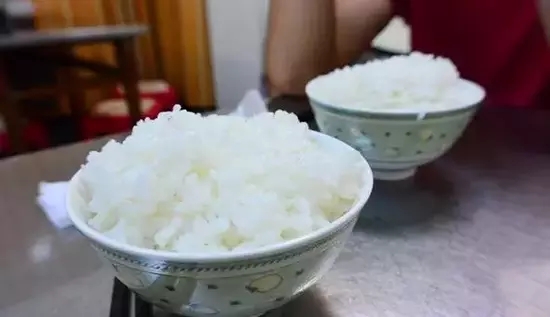 網(wǎng)上瘋傳1杯酸奶=2罐可樂 你以后還敢喝嗎？|餐飲界
