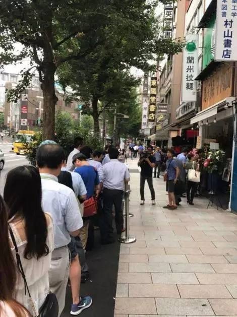 100塊一碗的蘭州拉面竟在日本排長隊(duì)，中國餐飲人該如何走出去？ | 深思