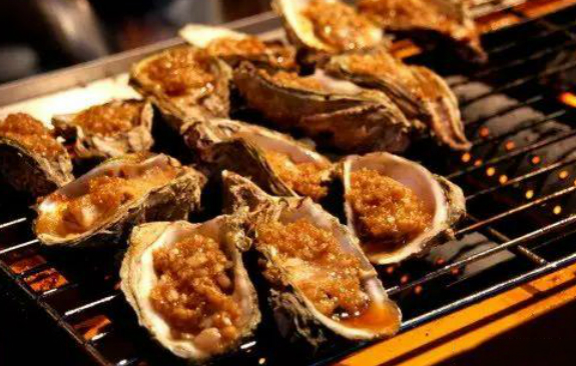 5000元開(kāi)店賣(mài)生蠔，燒烤小伙2年成酒店集團(tuán)老總！秘訣就7個(gè)字！！
