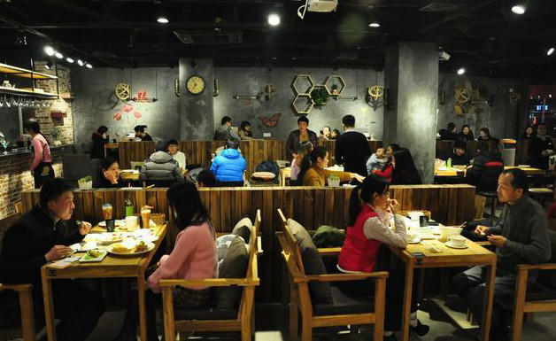 每天只賣一道菜月入120萬(wàn)日元，她成功的秘訣是什么？|餐飲界