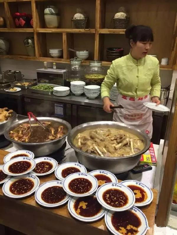 食號燴面館：只賣一碗面，日翻臺六次，營業(yè)額達3萬！|餐飲界