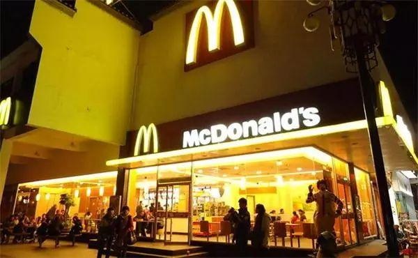 麥當勞的簡餐化套路，學晚了被甩幾條街！