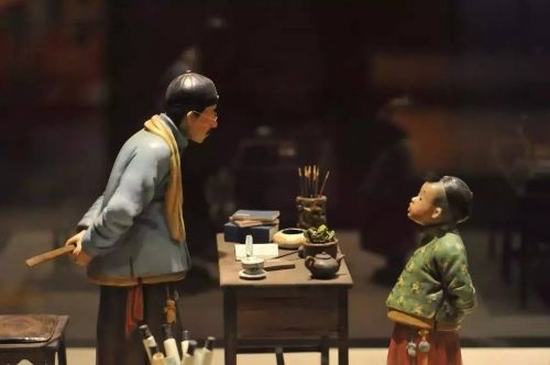 狗不理、大麻花，那是給外地人吃的，煎餅果子才是天津衛(wèi)的真愛！
