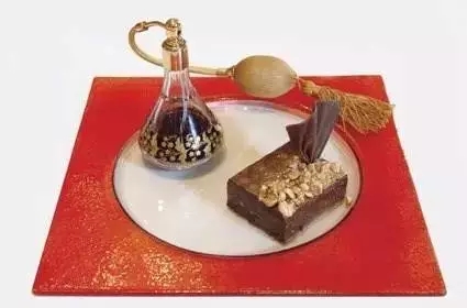 美國紐約曼哈頓出現(xiàn)最貴甜品，真心吃不起！|餐飲界