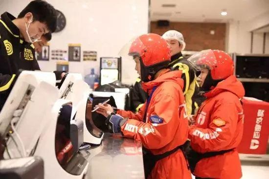 堂食向左、外賣向右，餐飲人正在被撕裂......你在哪邊？