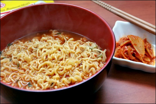 外賣終結(jié)方便面？ 專家稱方便面可轉(zhuǎn)向休閑食品