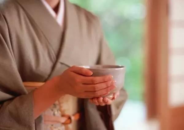 這家餐企用了4個“找死”的經(jīng)營方法，卻成為行業(yè)老大|餐飲界
