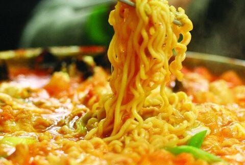 泡面三年少賣80億包，康師傅用什么打退外賣的進(jìn)攻？