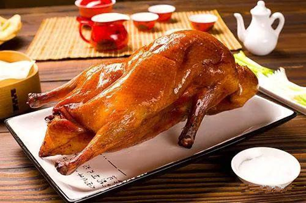 同樣都是做鴨，成名600年的烤鴨鼻祖，竟這樣被全聚德?lián)屃孙L(fēng)頭？|餐飲界