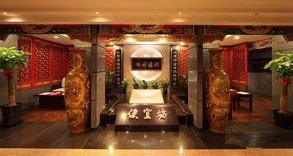 同樣都是做鴨，成名600年的烤鴨鼻祖，竟這樣被全聚德?lián)屃孙L(fēng)頭？