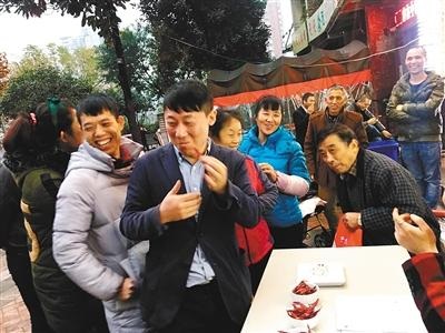 火鍋店奇葩招聘引熱議：你能吃多辣，工資就有多高