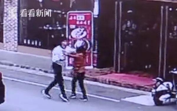 餐廳女員工遲到1分鐘被辭退，還被負責人猛踹、狠扇耳光