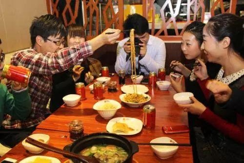 客流劇增、人員混亂，春節(jié)要怎么值班才能讓顧客滿意，讓自己多賺？