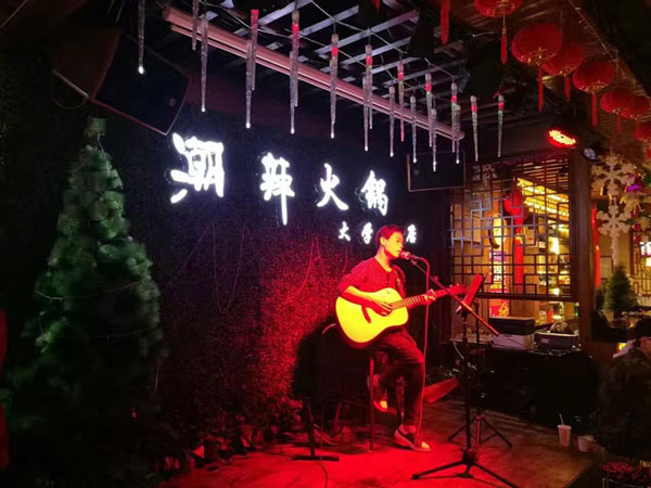 畢業(yè)就創(chuàng)業(yè)，大學(xué)生選擇哪個火鍋品牌才能穩(wěn)賺第一桶金