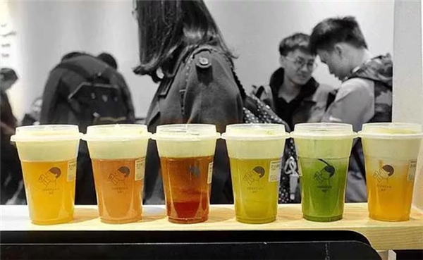 進(jìn)商場、做營銷、拉投資......“喜茶們”真的很忙！|餐飲界