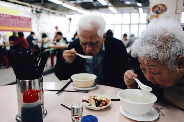 老順德人開(kāi)的粥店，不僅在香港站穩(wěn)腳跟，還得到了周潤(rùn)發(fā)的喜歡
