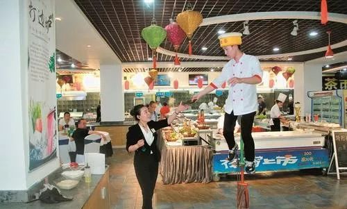 體驗(yàn)三線城市的“深夜食堂”：不管多晚都會(huì)提供熱乎的飯菜|餐飲界