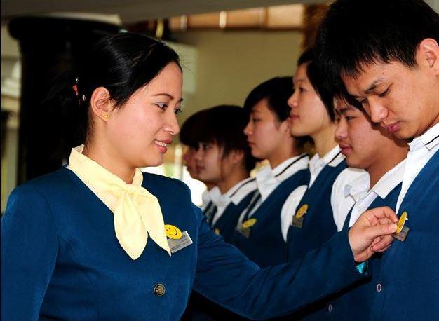 “小女孩”是做不好領(lǐng)班的！如何做一個(gè)優(yōu)秀的餐廳領(lǐng)班？|餐飲界