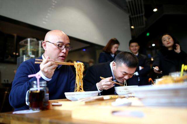 孟非小面將再關(guān)一家店，欲改做麻辣方便食品