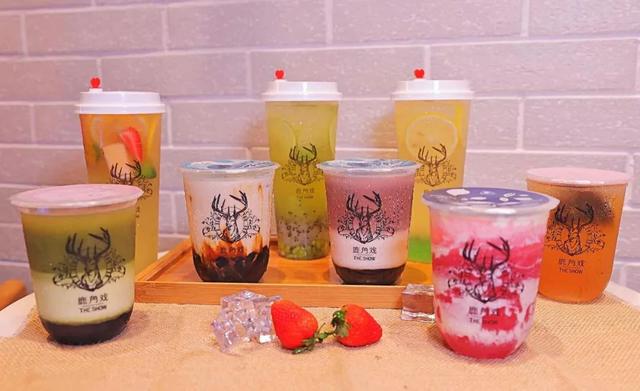 鹿角戲更名傳因資本注入，茶飲品牌緣何受資本青睞？｜餐見