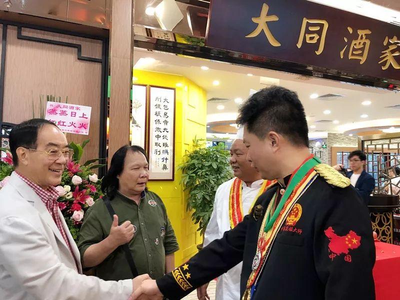 80歲大同酒家重開(kāi)張背后：年輕小伙迎娶名門(mén)寡婦